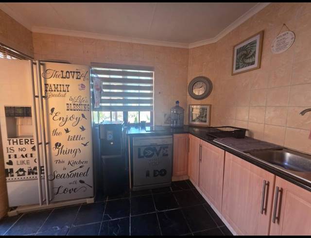 5 BEDROOM HOUSE FOR SALE IN GREENHILLS